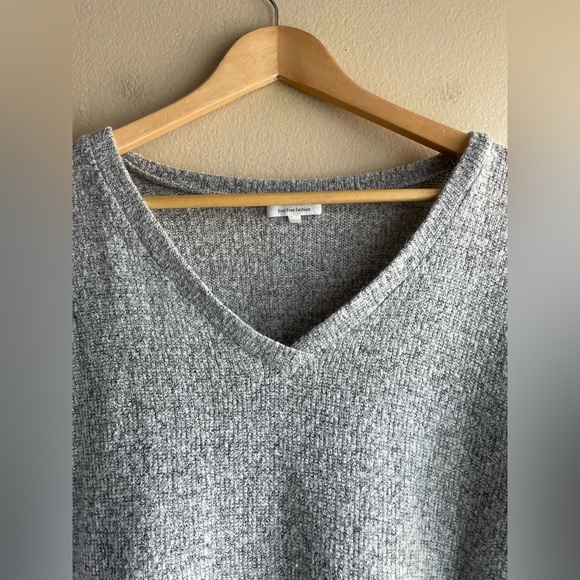 Piko Envi Free Fashion Gray Women V Neck Sweater Size Medium - Picture 2 of 8